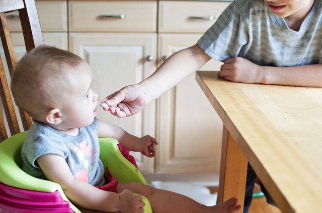 How to Breast Feed a Baby by Famhealth